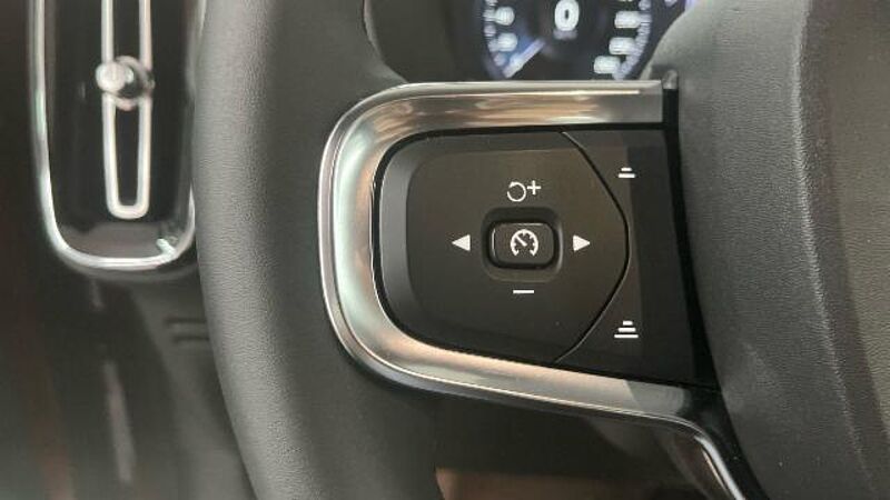 Volvo  XC40 Core, T2 automático, Gasolina